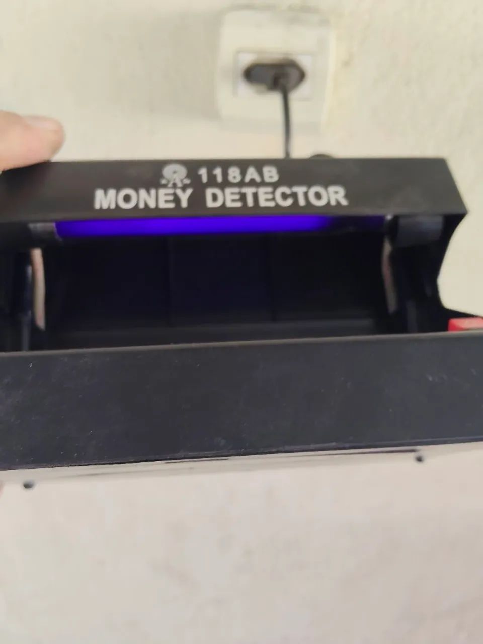 Detector de notas falsas UV