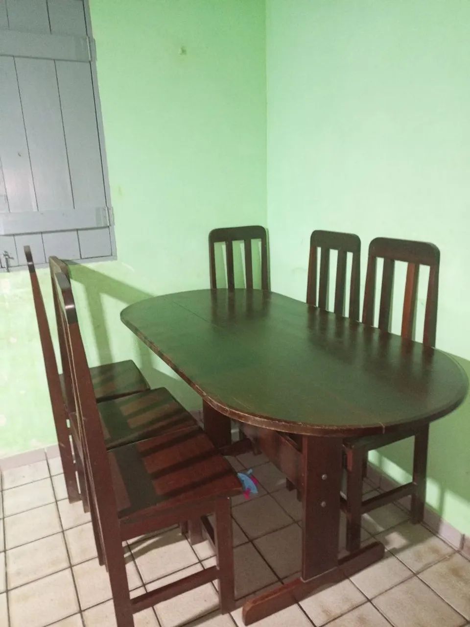 Mesa de cozinha para almoços e 6 cadeiras  - Foto 2