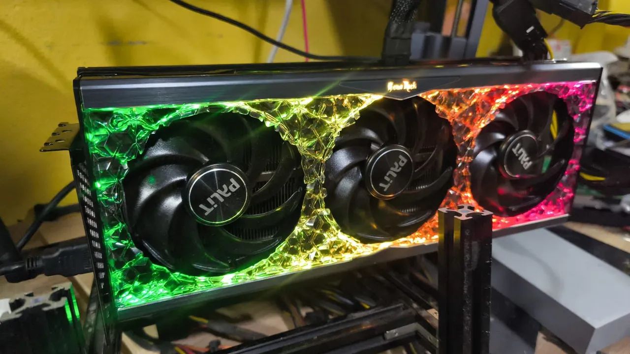 RTX 4090 24GB TRIPLE FAN GAMEROCK  - Foto 5