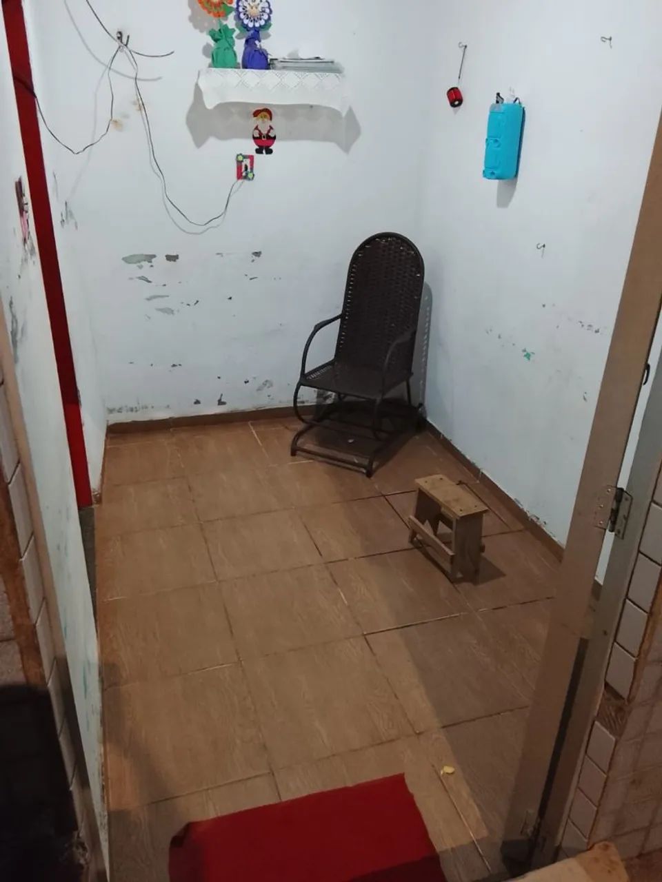 Vendo casa toda murada com 4 quarto quitada - Foto 5