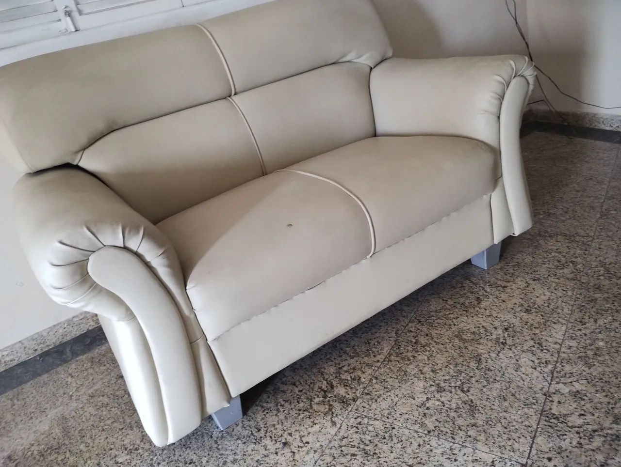 Lindo conjunto de sofá!!  3 e 2 lugares - Foto 4