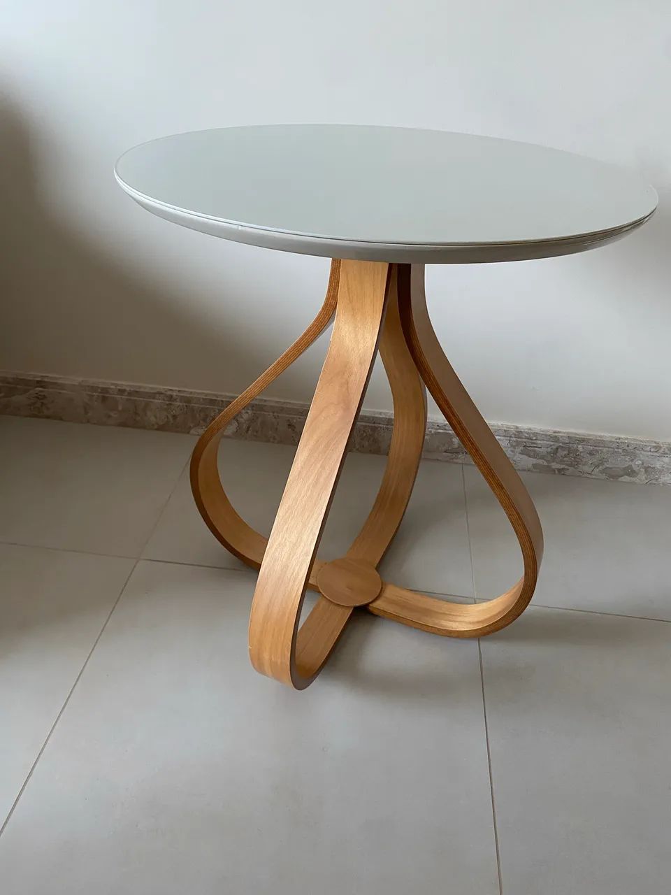 Vendo mesa lateral .