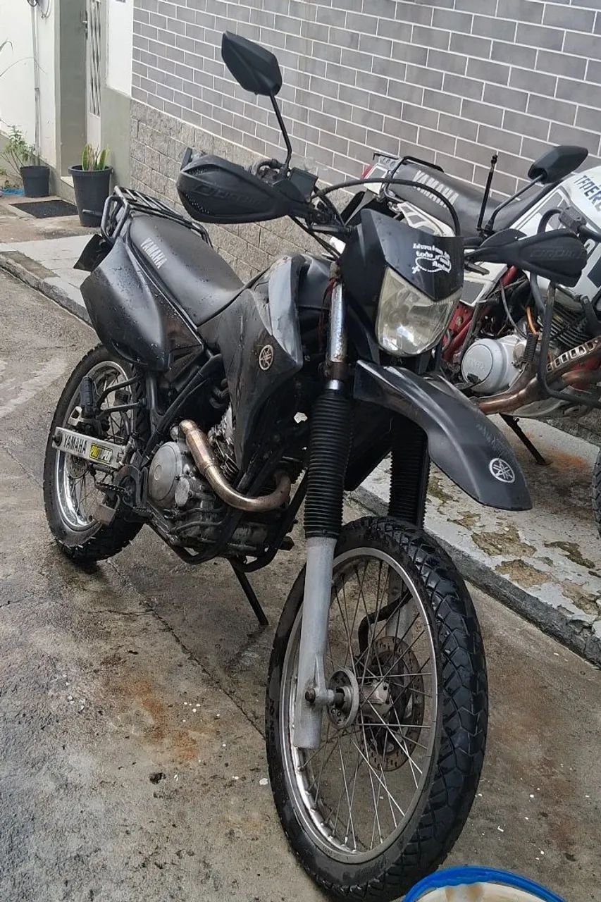 Xtz Lander 250 2007, com baú e capacetes