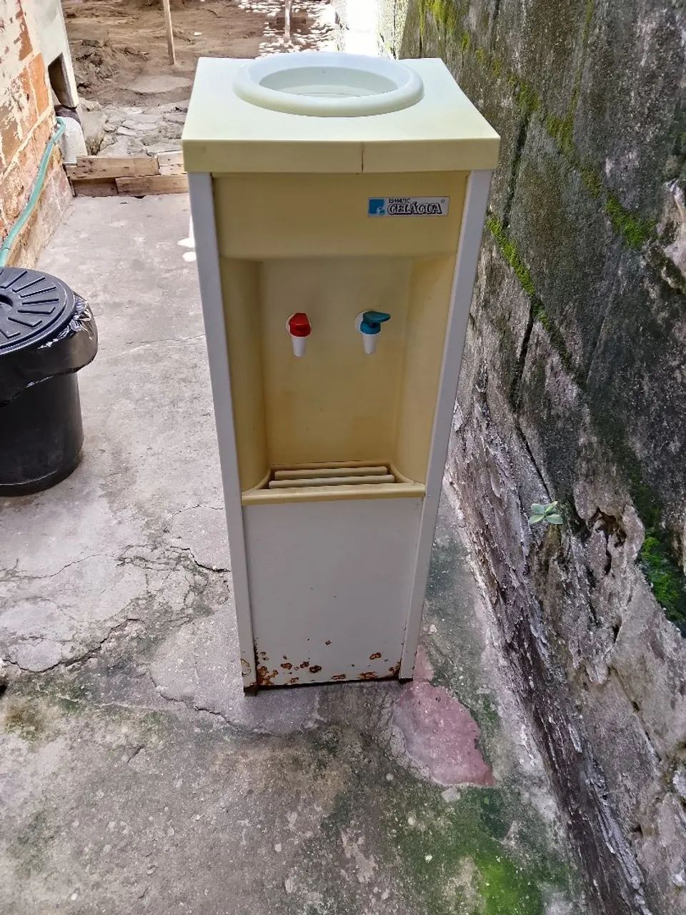 Bebedouro de água gelada 