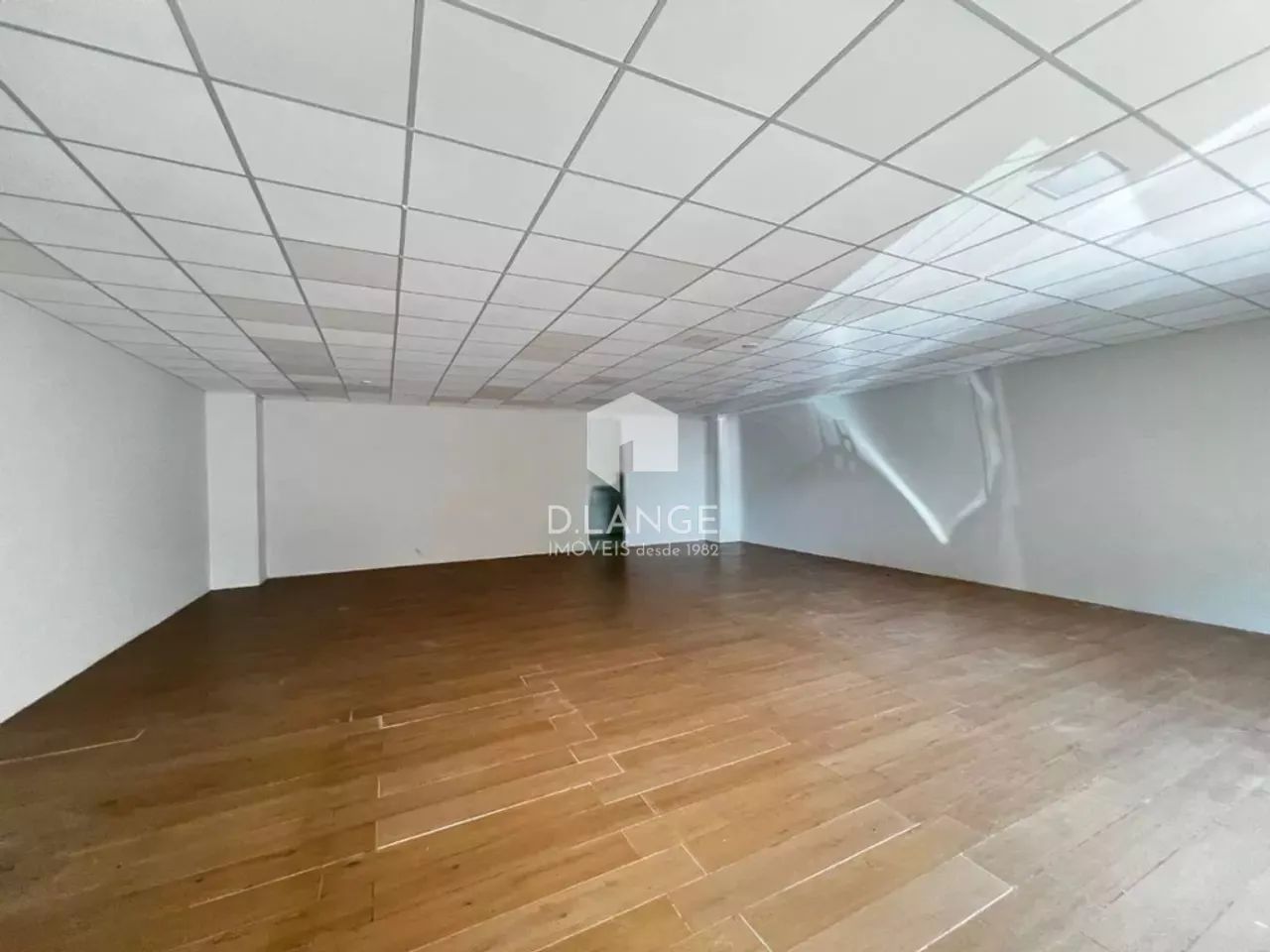 Salão comercial para alugar no bairro Vila Nova em Campinas - SP - Foto 4