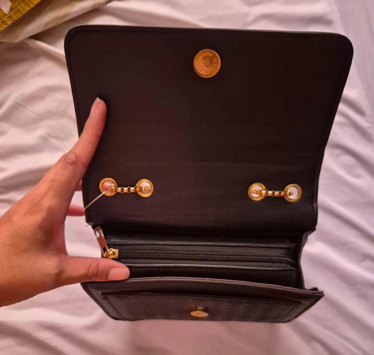 Bolsa preta média, nova com etiqueta, bem espaçosa  - Foto 3