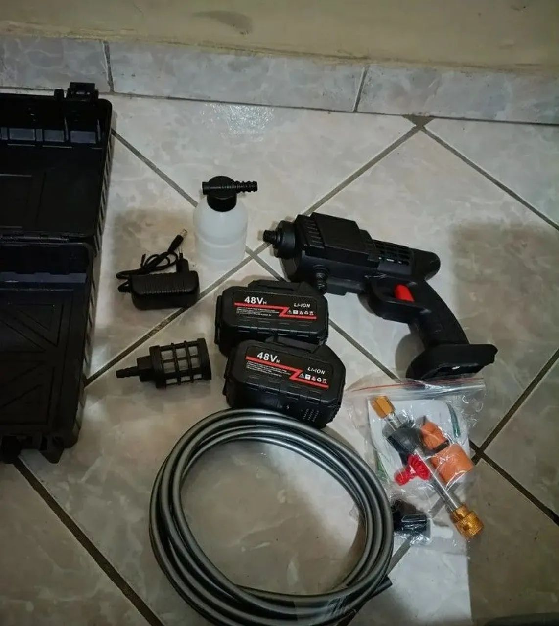 Lavadora de Alta Pressão Portátil Recarregável com 2 baterias - Foto 2