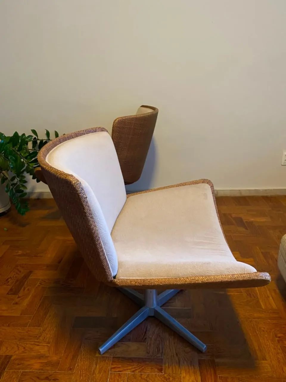Cadeira giratória para sala. Valor unitário