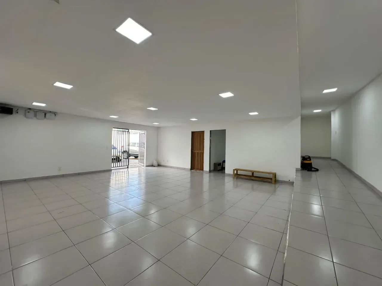 Vieiralves / Prédio Comercial / 9 8 1 0 6 3 2 3 1