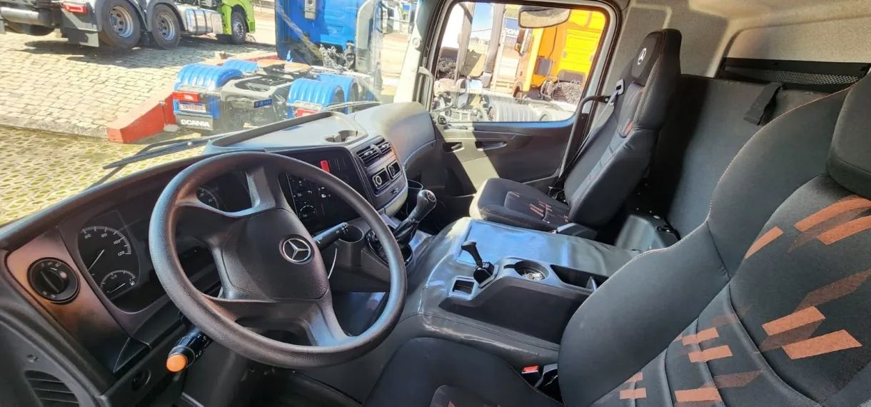 Atego 3030 - Foto 2