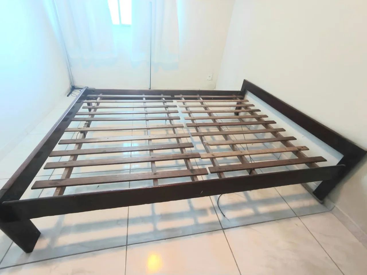 Cama de casal de madeira - Foto 2