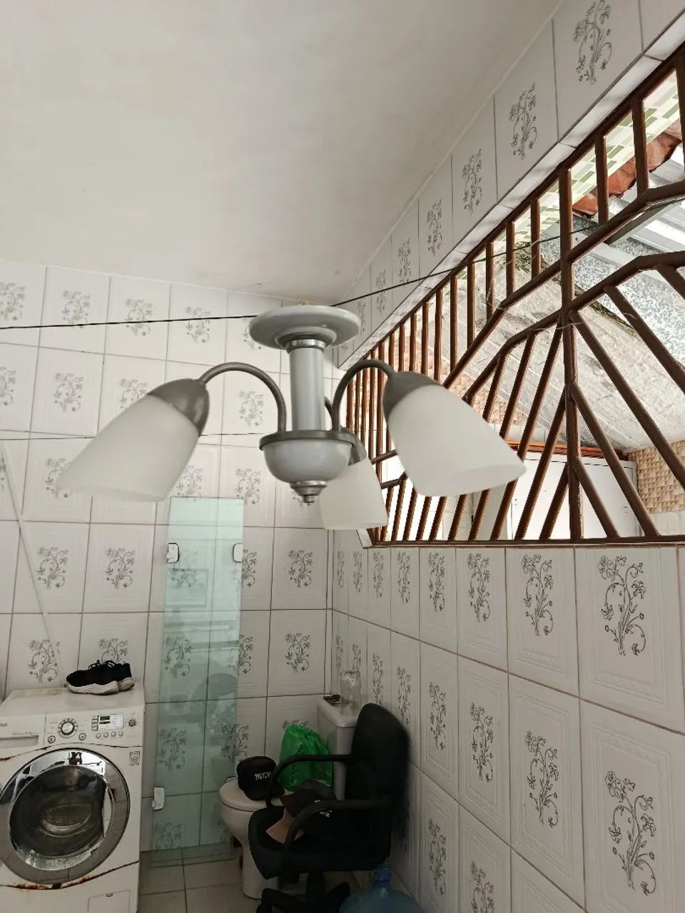 Vende-se esses monte de lustres bem conservado  - Foto 2