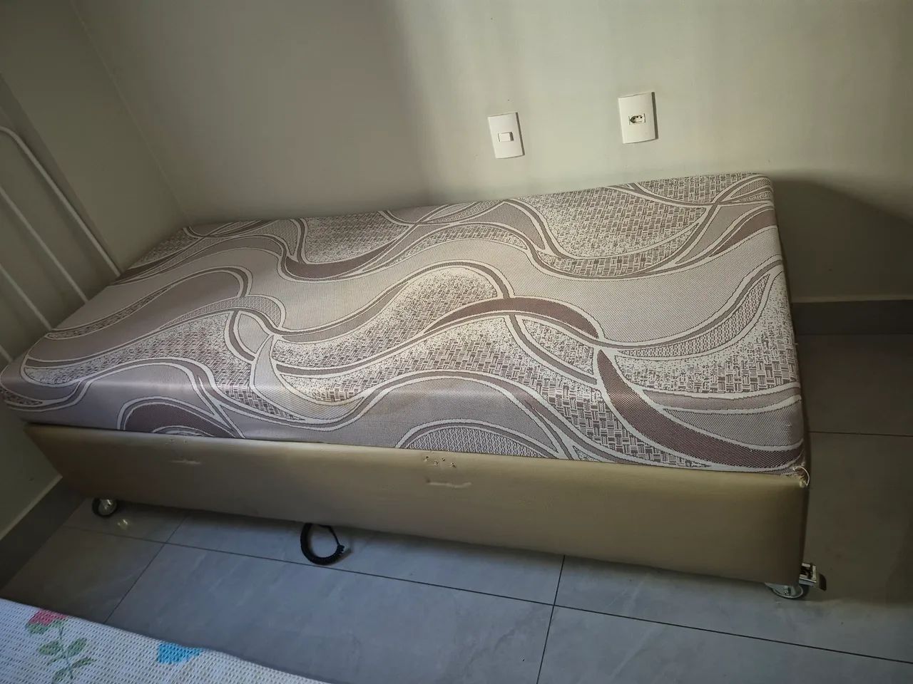 Cama hospitalar elétrica com controle - Foto 2