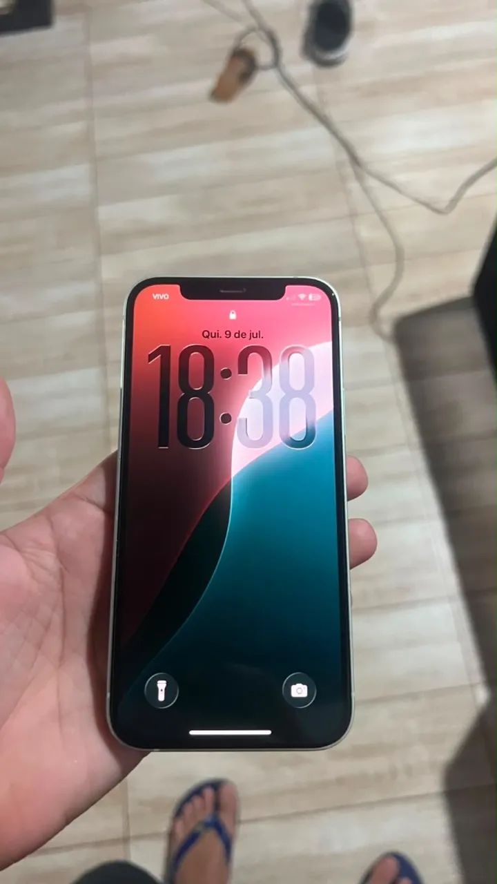 iPhone 12, 128 giga branco. Funcionando perfeitamente saúde da bateria 72% - Foto 2