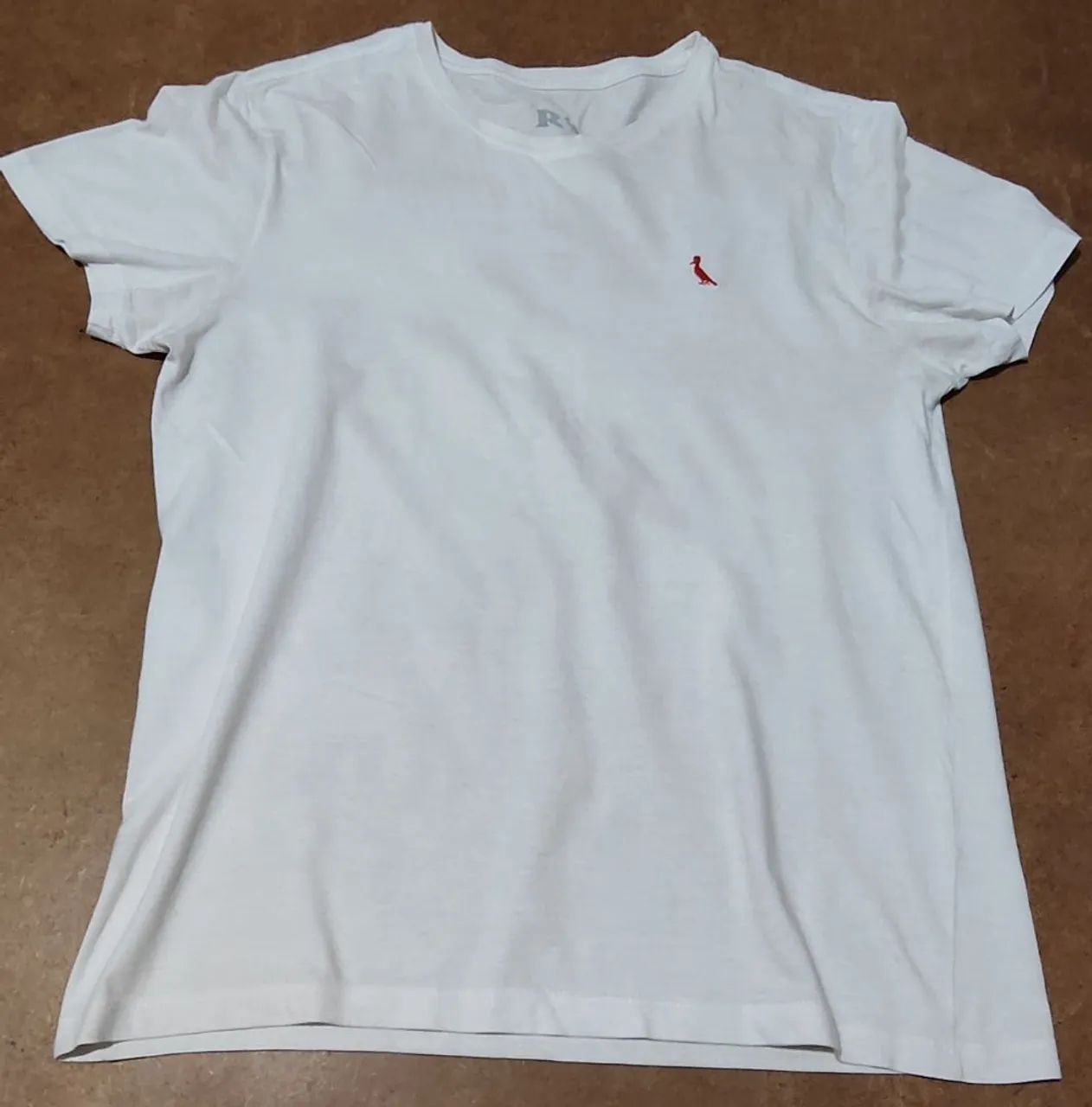 Camisetas usadas e super conservadas - Foto 5
