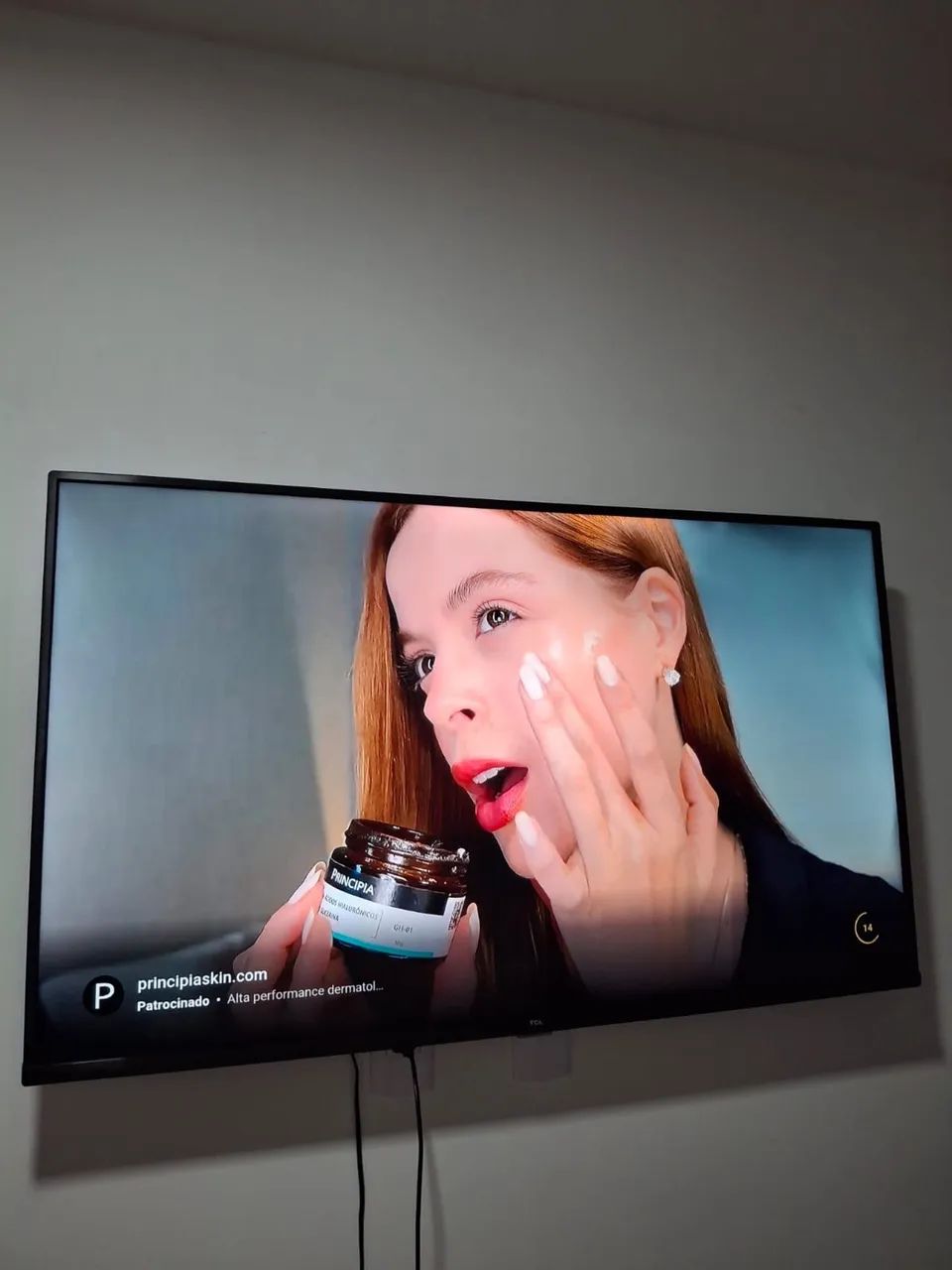 Smart TV 50 polegadas - funcionando perfeitamente - com mancha na tela. - Foto 3