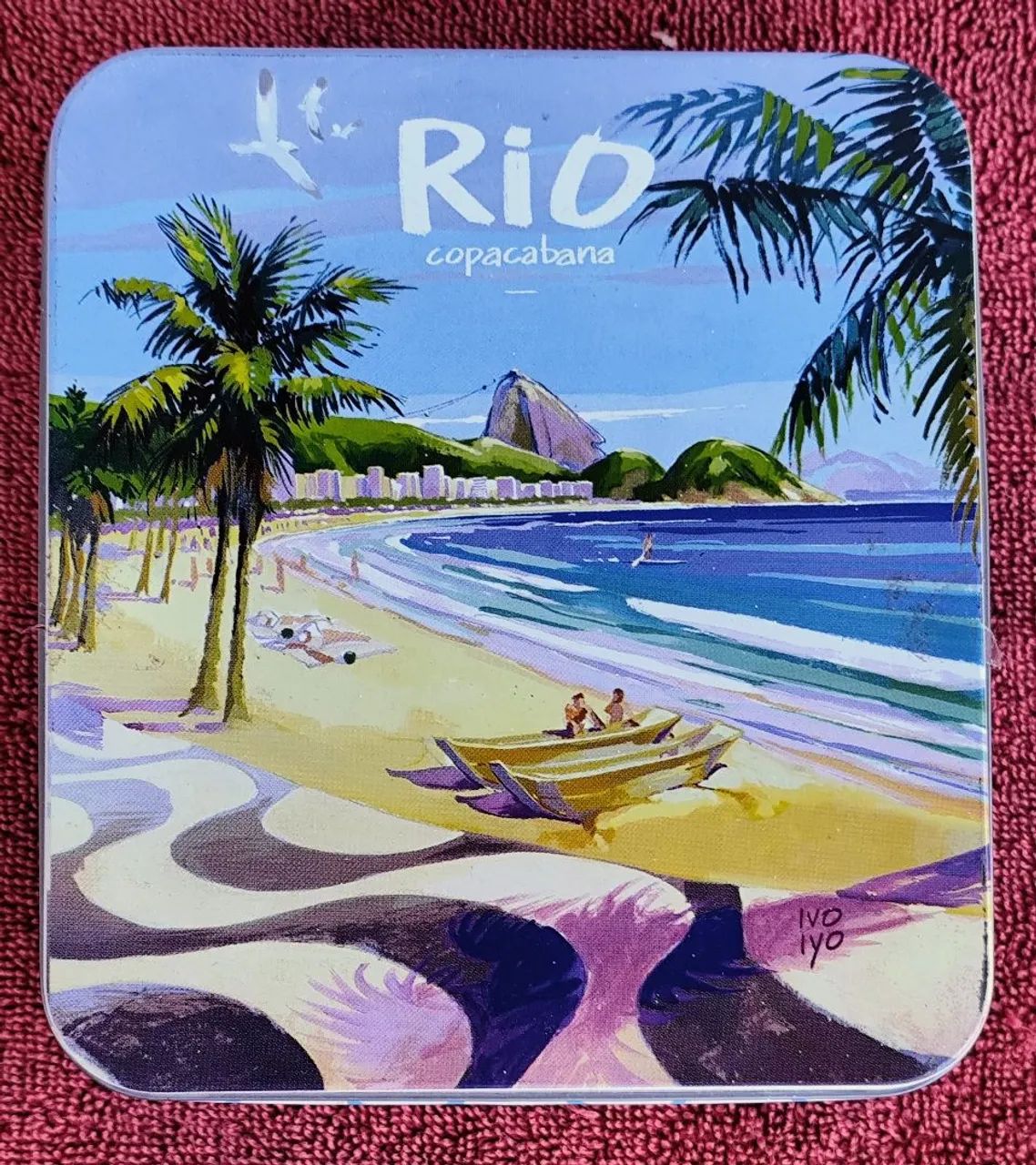 Lata vazia com pintura Rio / Copacabana.