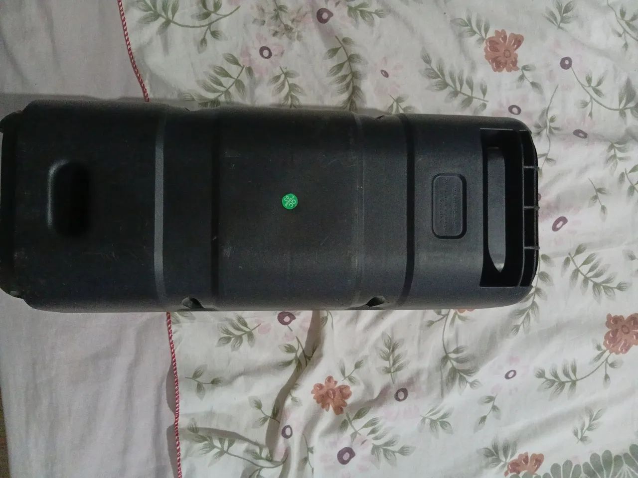 Vendo caixa de som com RGB - Foto 3