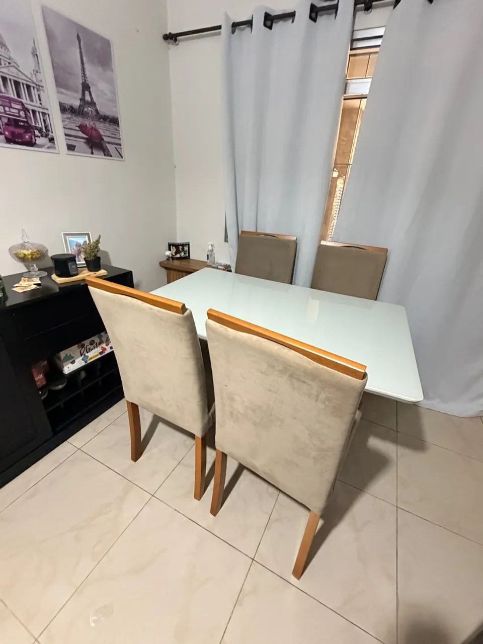 Sofá e mesa com 4 cadeiras seminovos  - Foto 4