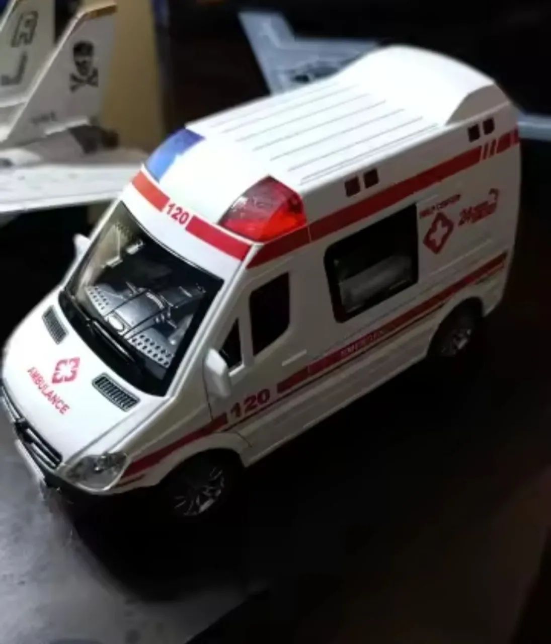 Miniatura ambulância  - Foto 3
