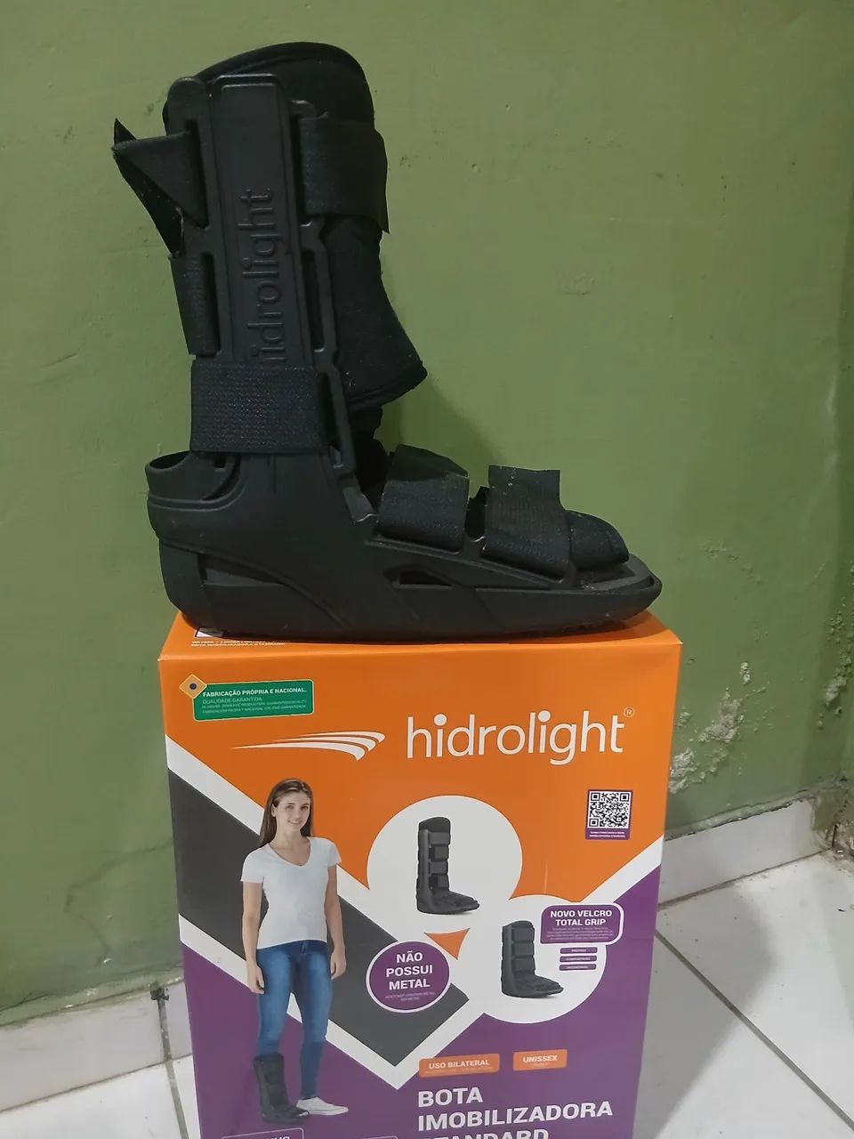 Par de muletas e bota ortopédica pouco usada. - Foto 4