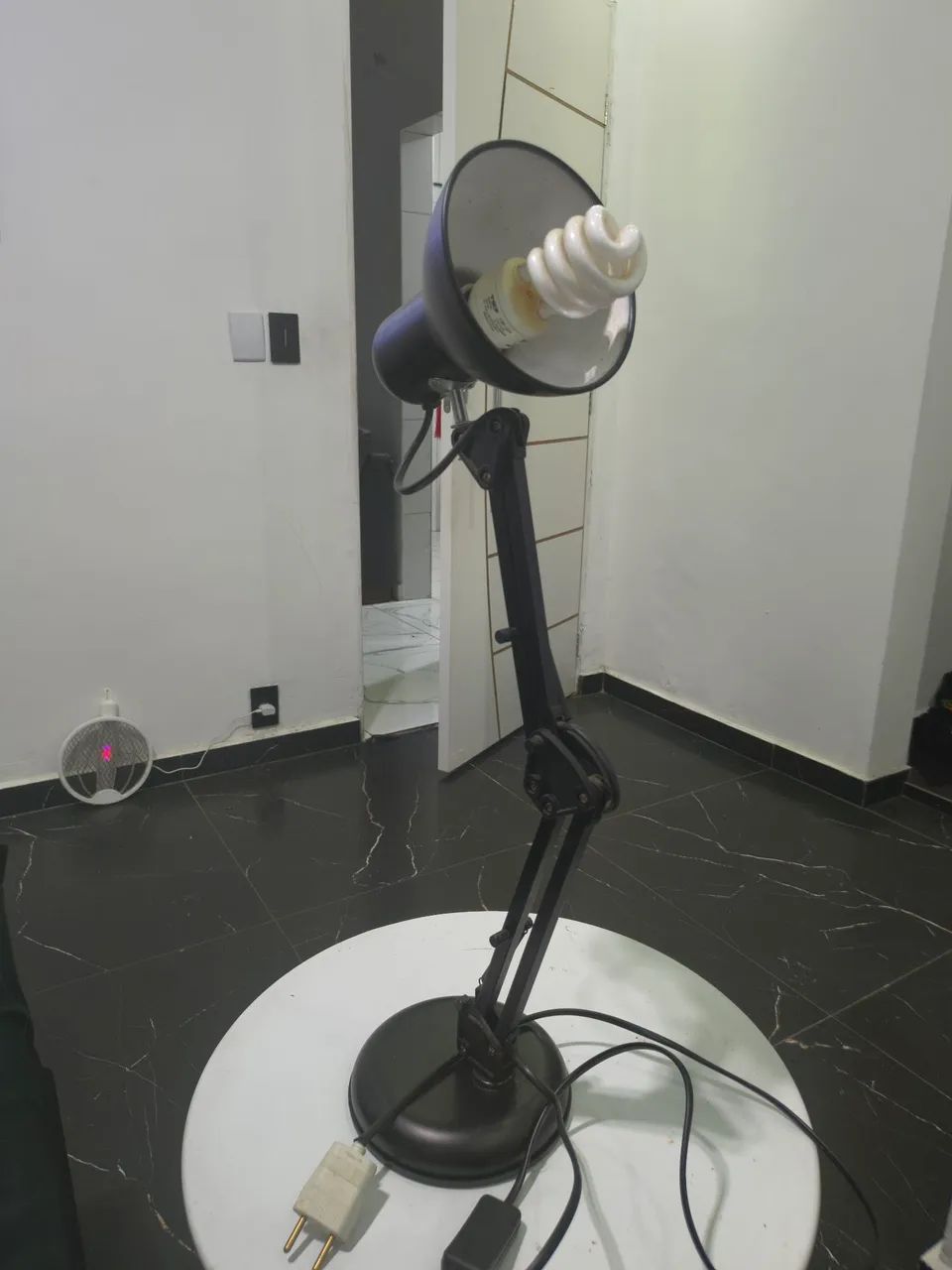 Luminária articulada de mesa  - Foto 3