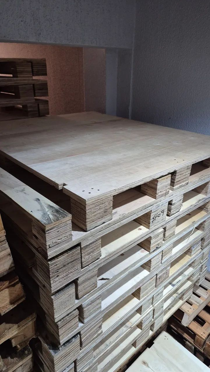 Pallets seminovos compensado, suporta aproximadamente 500kg, entrega rápida. 