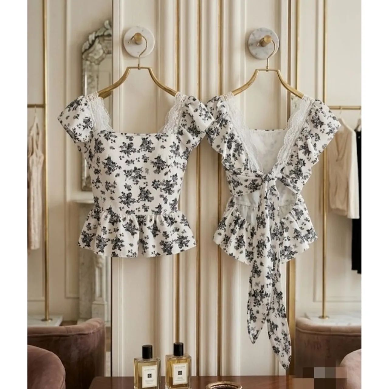 Blusinha com detalhe nas costas