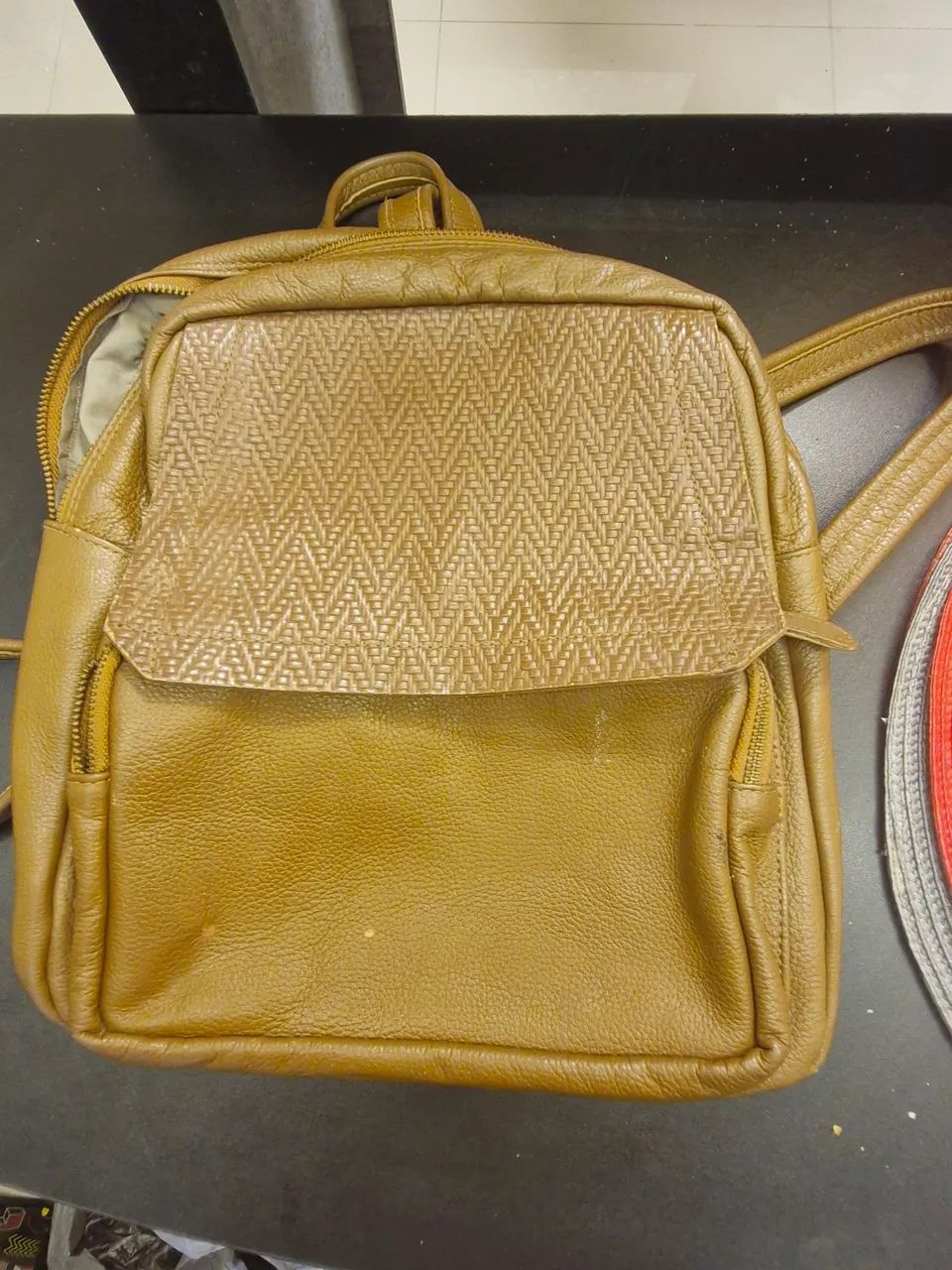 Mochila social  marrom em couro 