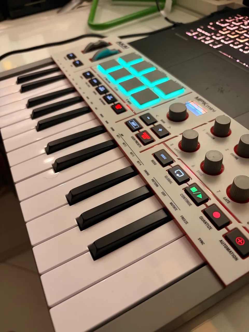 Teclado Midi MPK Mini MK4 - Foto 2