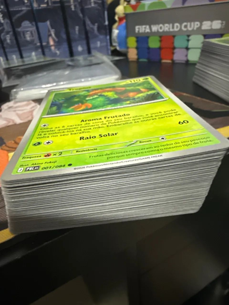 70 cartas Pokémon escuridão absoluta  - Foto 2