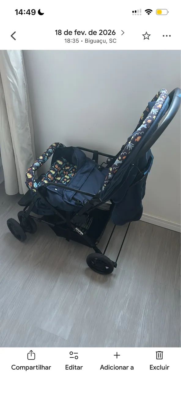  Carrinho de bebê  R$125,00