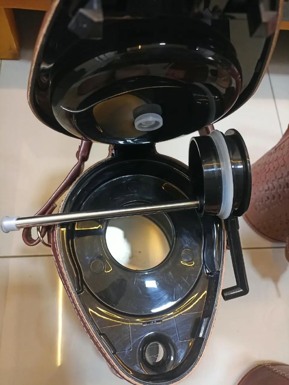 Garrafa térmica com capa de couro - Foto 5