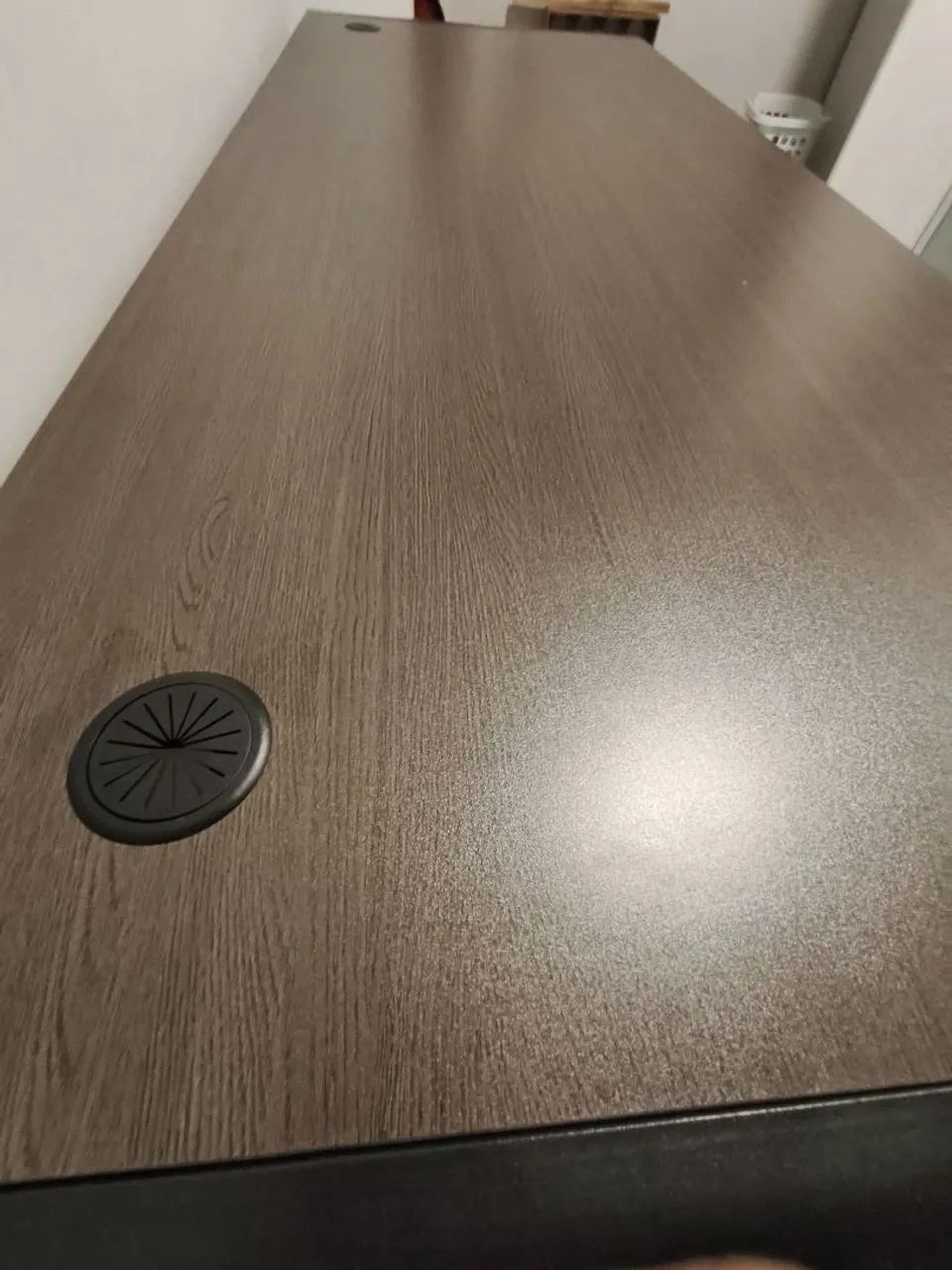 Mesa escritório + organizador de cabos  - Foto 4