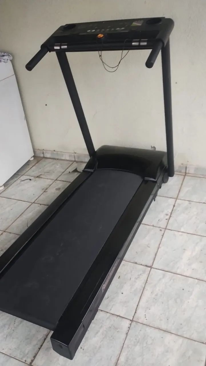 Esteira Atletic com elevação 