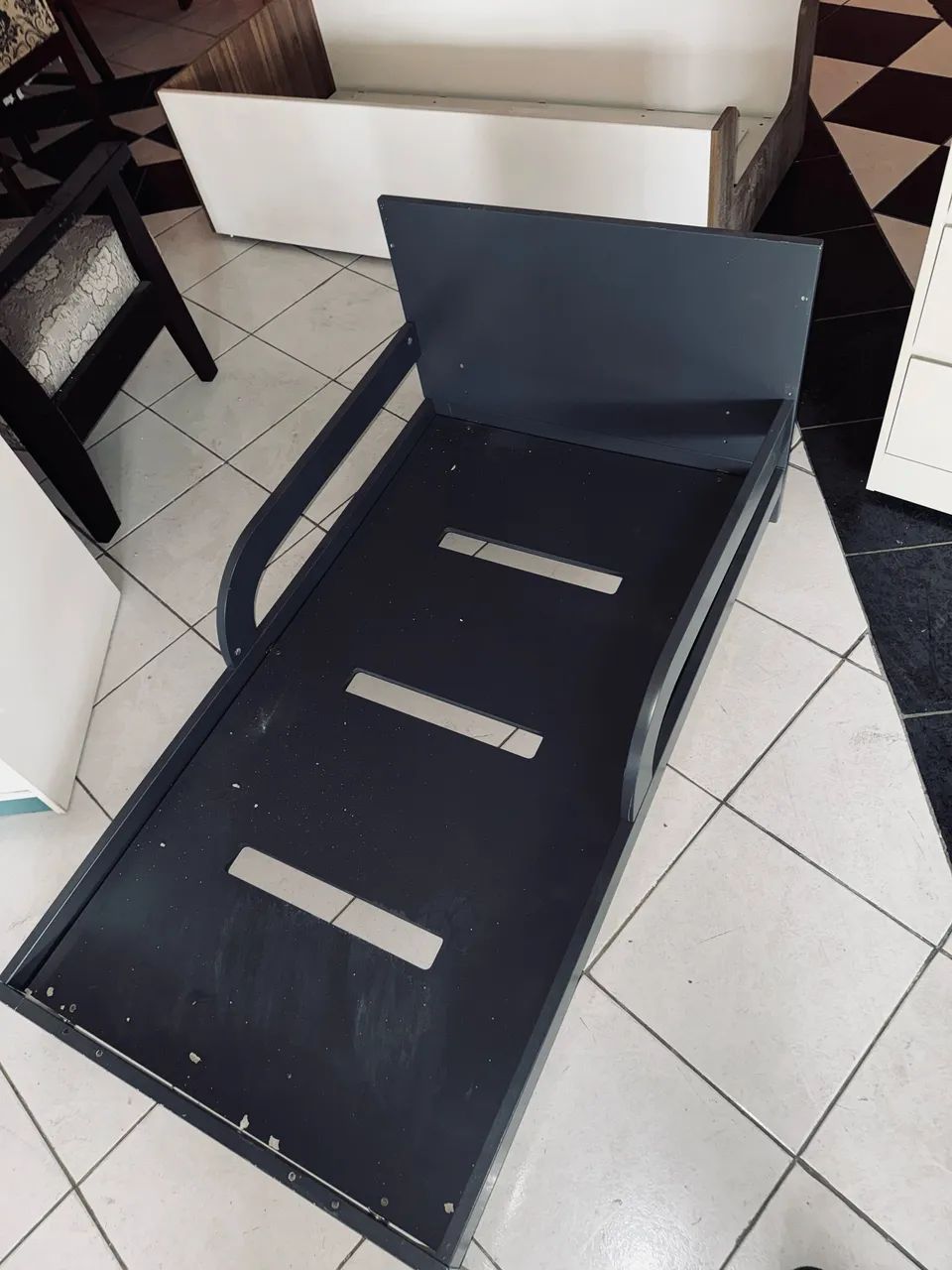 Cama Infantil Preta (Vira Berço) em MDF