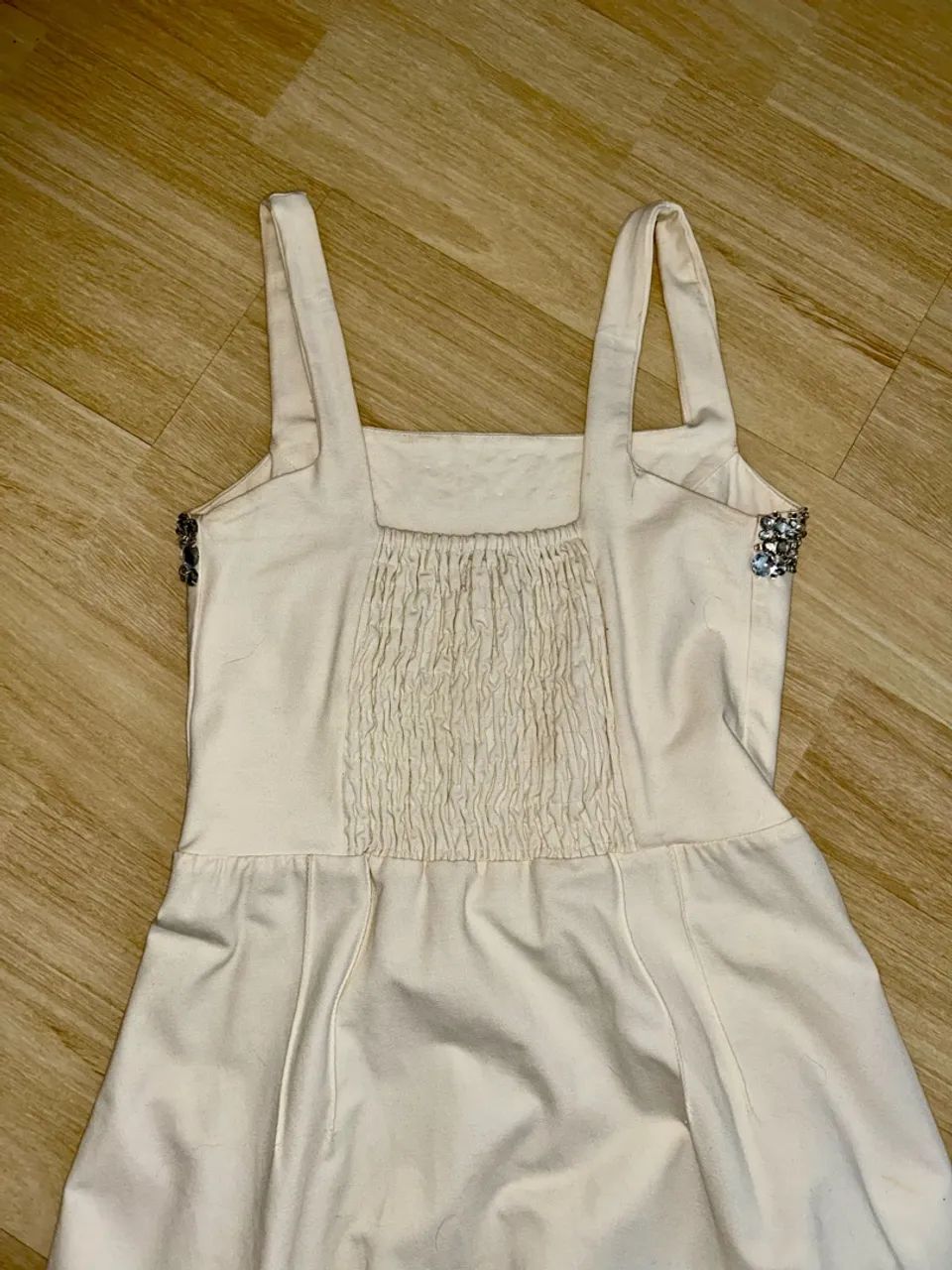 Vestido Branco c/ pedraria.  - Foto 2