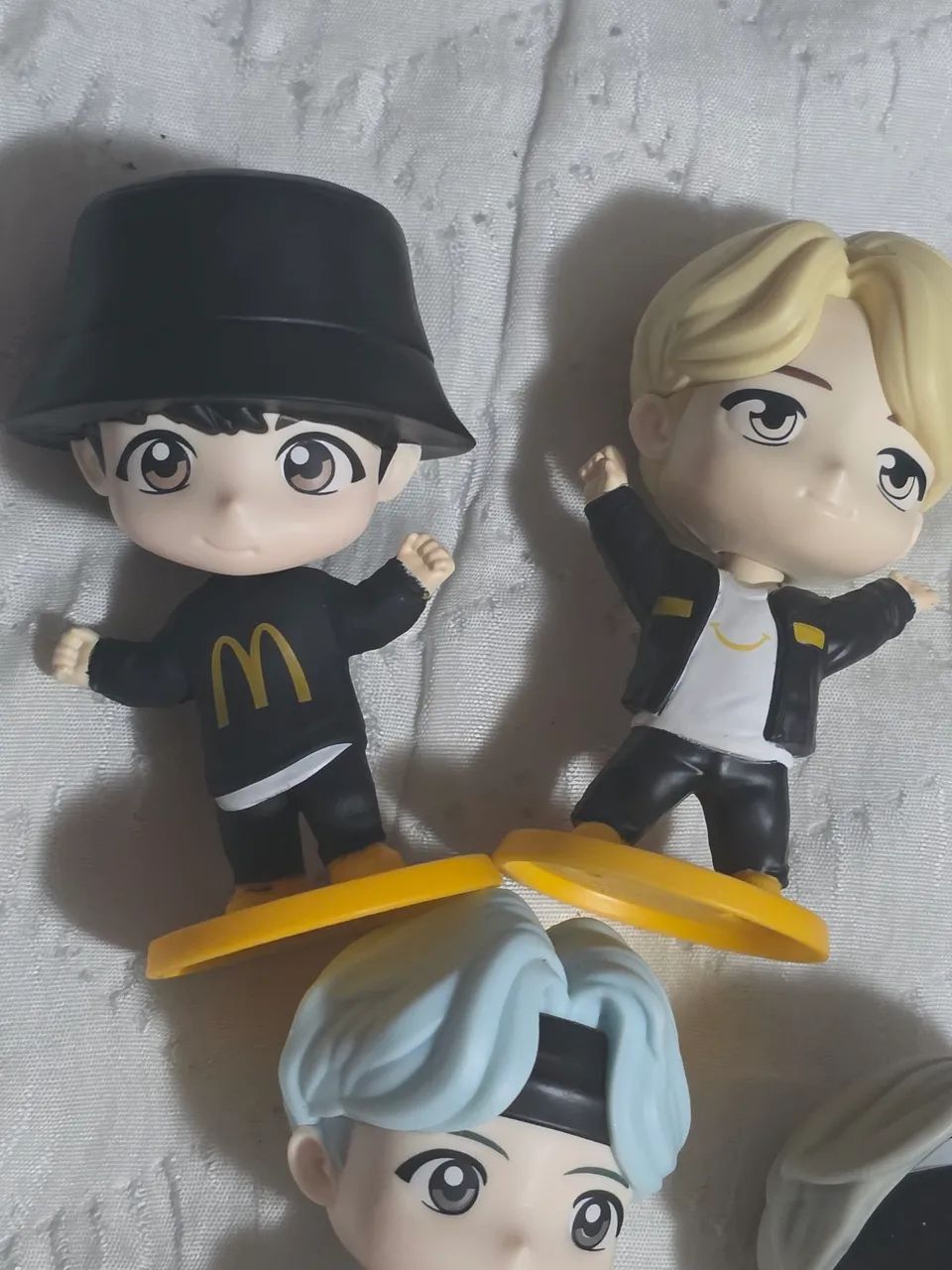 5 Bonecos Bts McDonald's com Cards Colecionáveis  - Foto 3