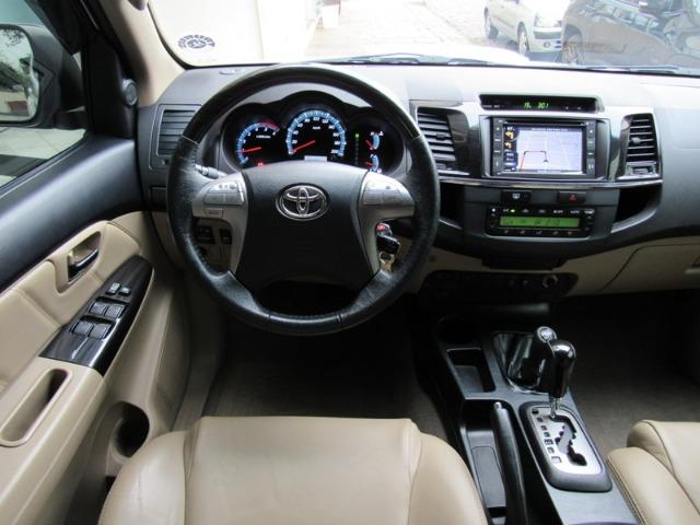 Hilux SW4 SRV 4x4 Aut / 7 Lug - 2015 - Foto 8
