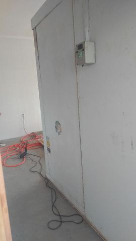 Camara fria 3x2x2.5 montada com mão de obravinclusa