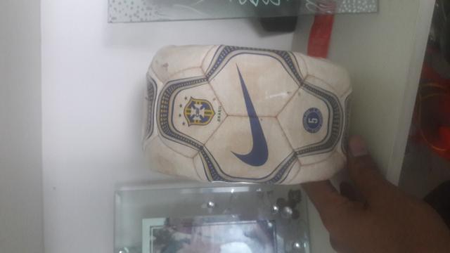 Bola de Futebol Relíquia da Copa do mundo da partida Brasil x Venezuela em São luis - Foto 5