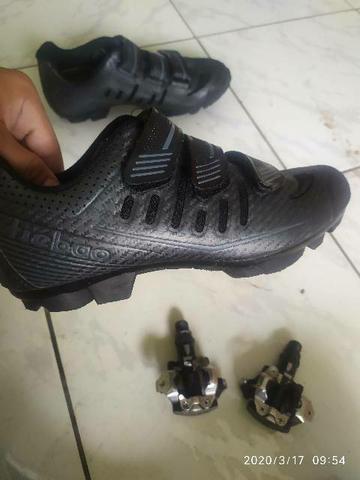 Vendo sapatilha MTB com pedal clip Shimano m520 - Foto 5