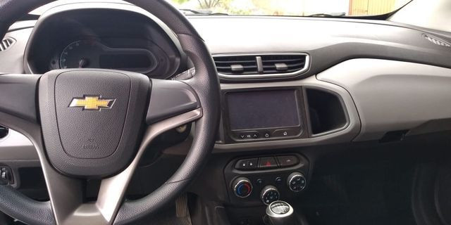 Vende se ônix Lt 1.0 branco analiso trocas - Foto 4