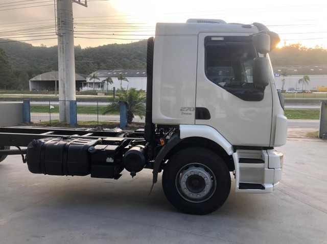 VOLVO VM 270 2015 6X2 CHASSIS TOP
