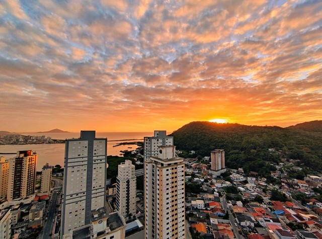 MARAVILHOSO loft novo pertinho da Beira Rio e da Praia Brava