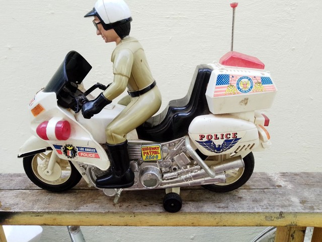 Brinquedo antigo 44 cm x 33 cm - Foto 4