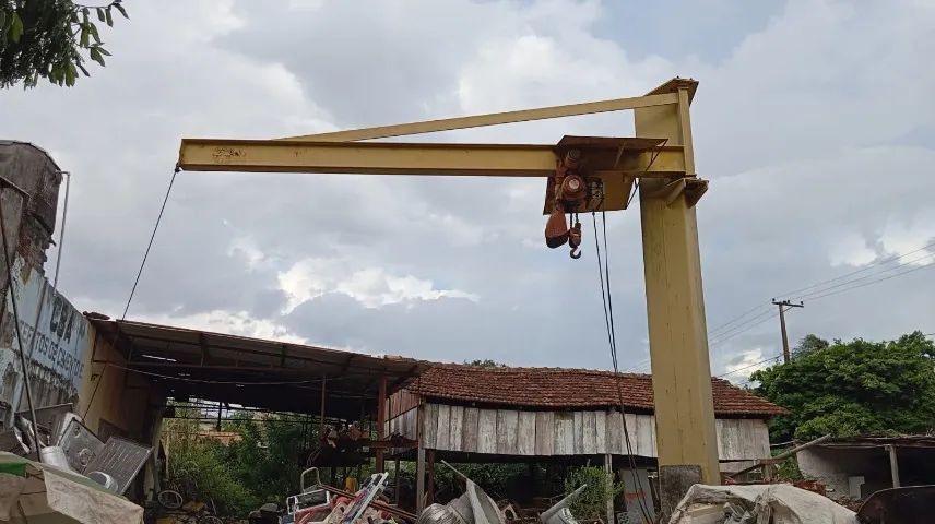 Grua 2 toneladas ( guincho, guindaste)