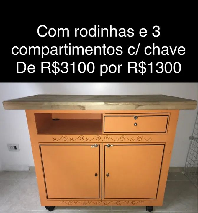Armário com rodinhas e 3 compartimentos c/ chave - Oportunidade!