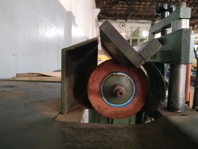 Rebarbadeira de peças c/ motor - Foto 3