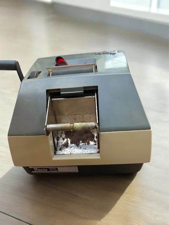Máquina de Somar Antiga Precisa - Vintage. Avista 20% desconto  - Foto 3